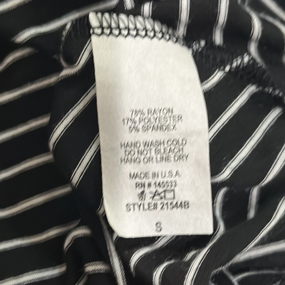 W5 sz S black, and white striped Hilow hem sleeveless top - Picture 6 of 6